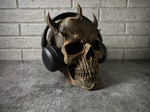 Screenshot_20251212-175116_Bambu Handy~2 The Horned Skull - Headphone Stand